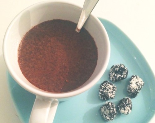 Gezonde chocolademelk met amandelmelk